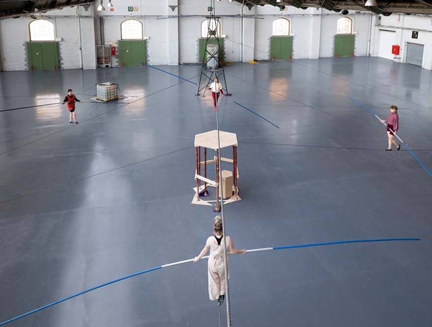 BassAlto wirewalking company  ©Paul Jules Smith