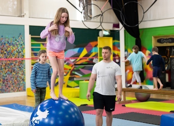 Junior Circus balancing globe 1 1