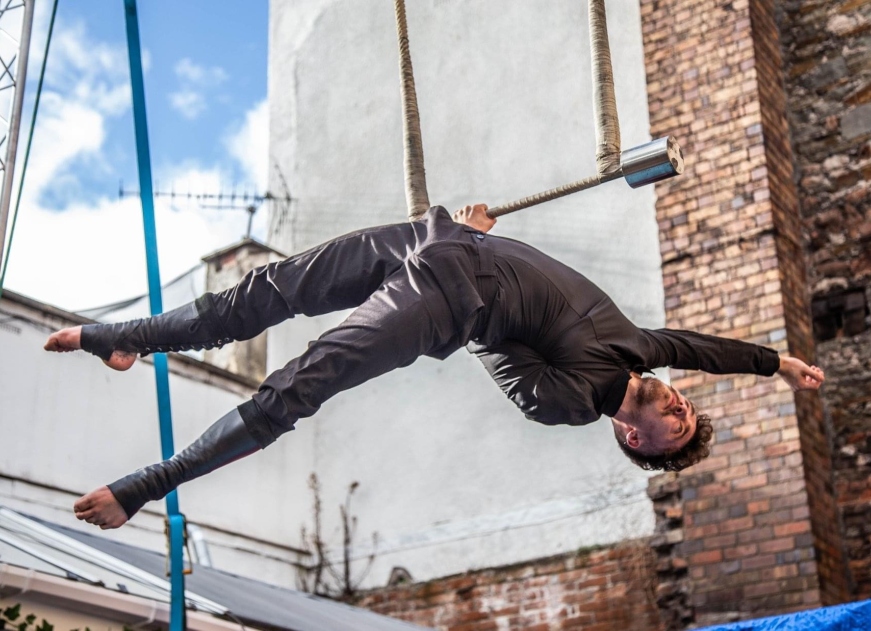 Dynamic Static Trapeze Workshops with Trystan Chambers