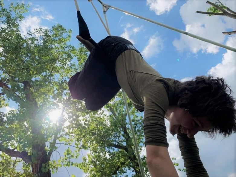 Vanja on the trapeze