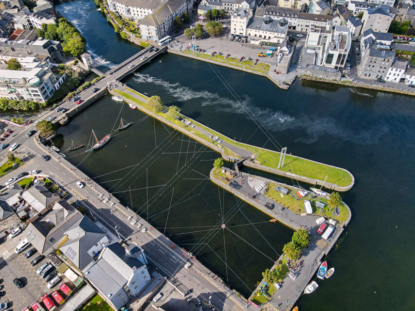 LifeLine highwire spectacle rigging at the Claddagh in Galway City - Photo by Emilija Jefremova